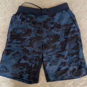 Men’s lululemon camo shorts